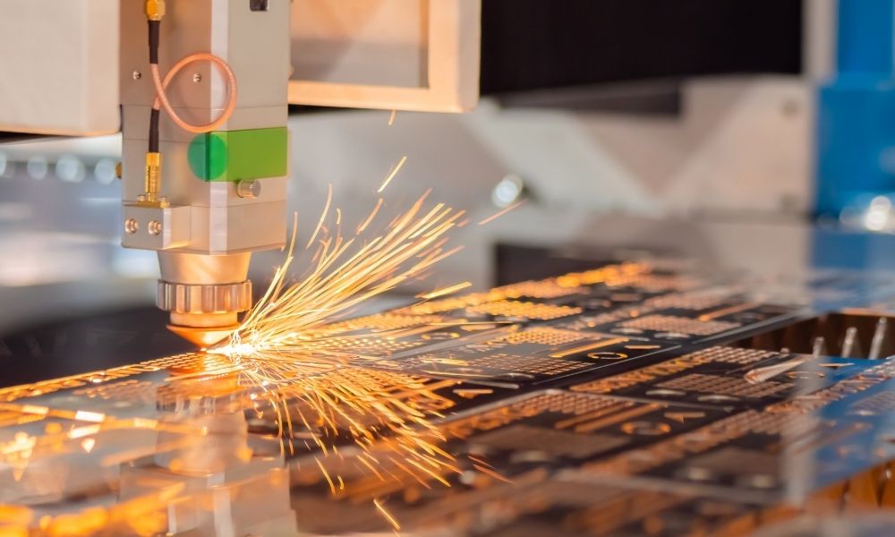 Guide to Using 2D Fiber Laser Cutting Machines